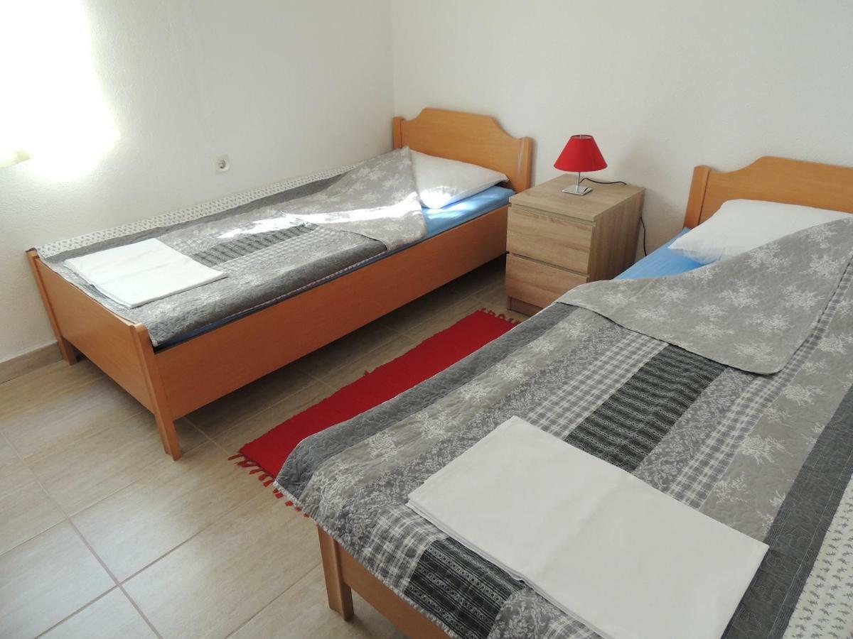 Apartman Tea Karlobag Zewnętrze zdjęcie